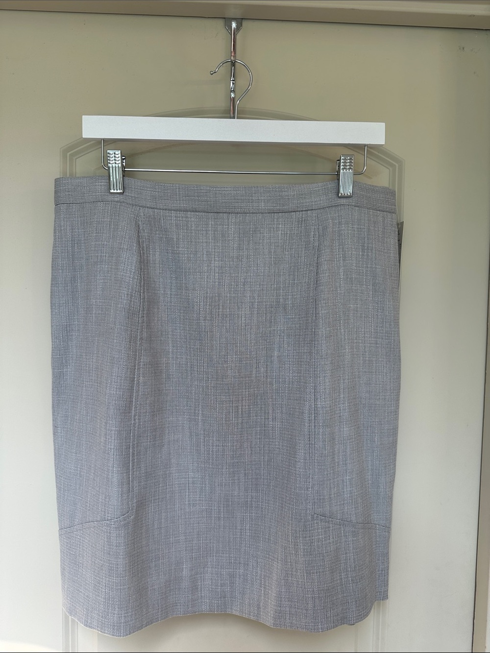 Antonio Melani Classic Straight Gray Women's Skirt, Size 14